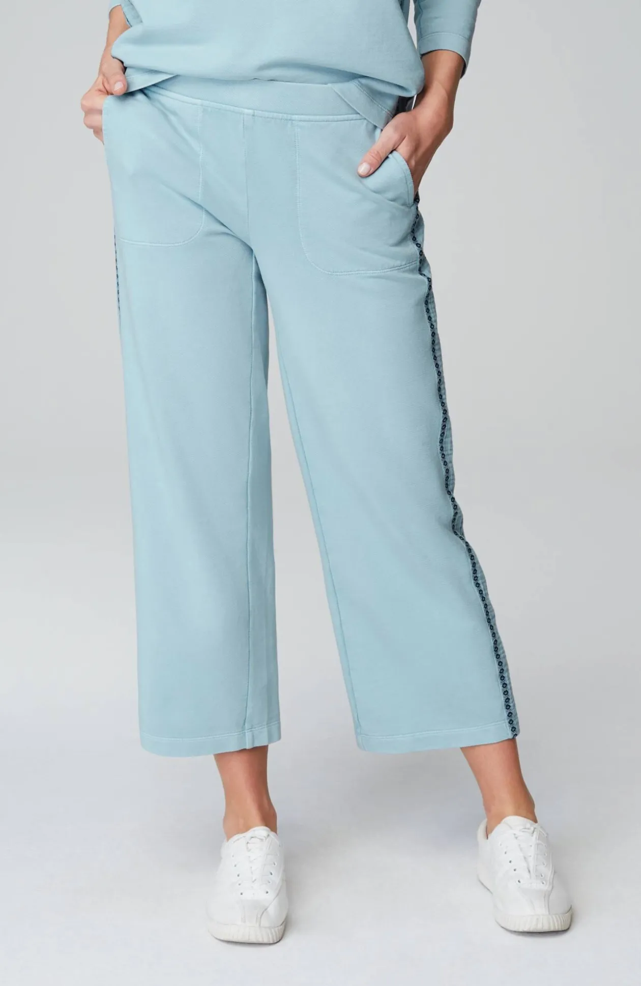 Fit French Terry Embroidered Crops