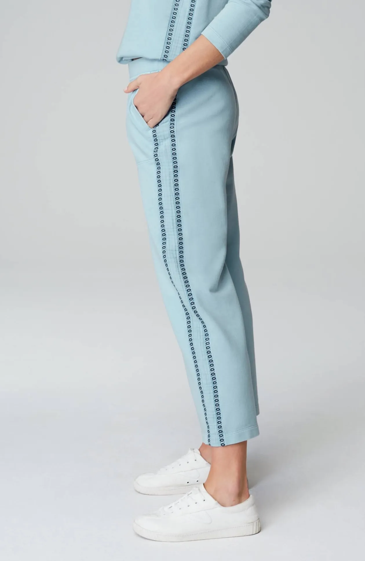 Fit French Terry Embroidered Crops