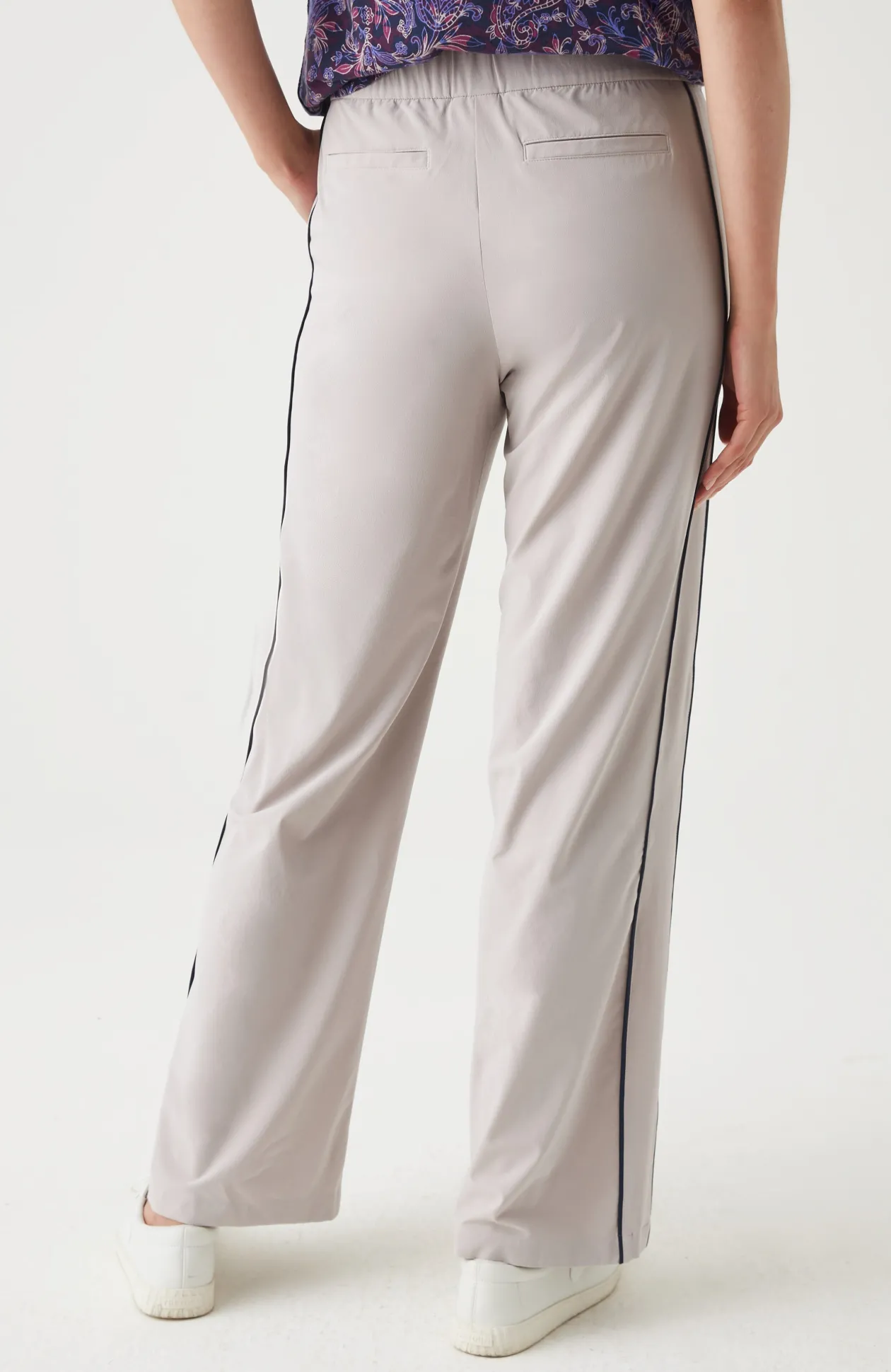 Fit On-The-Go Piped Wide-Leg Pants