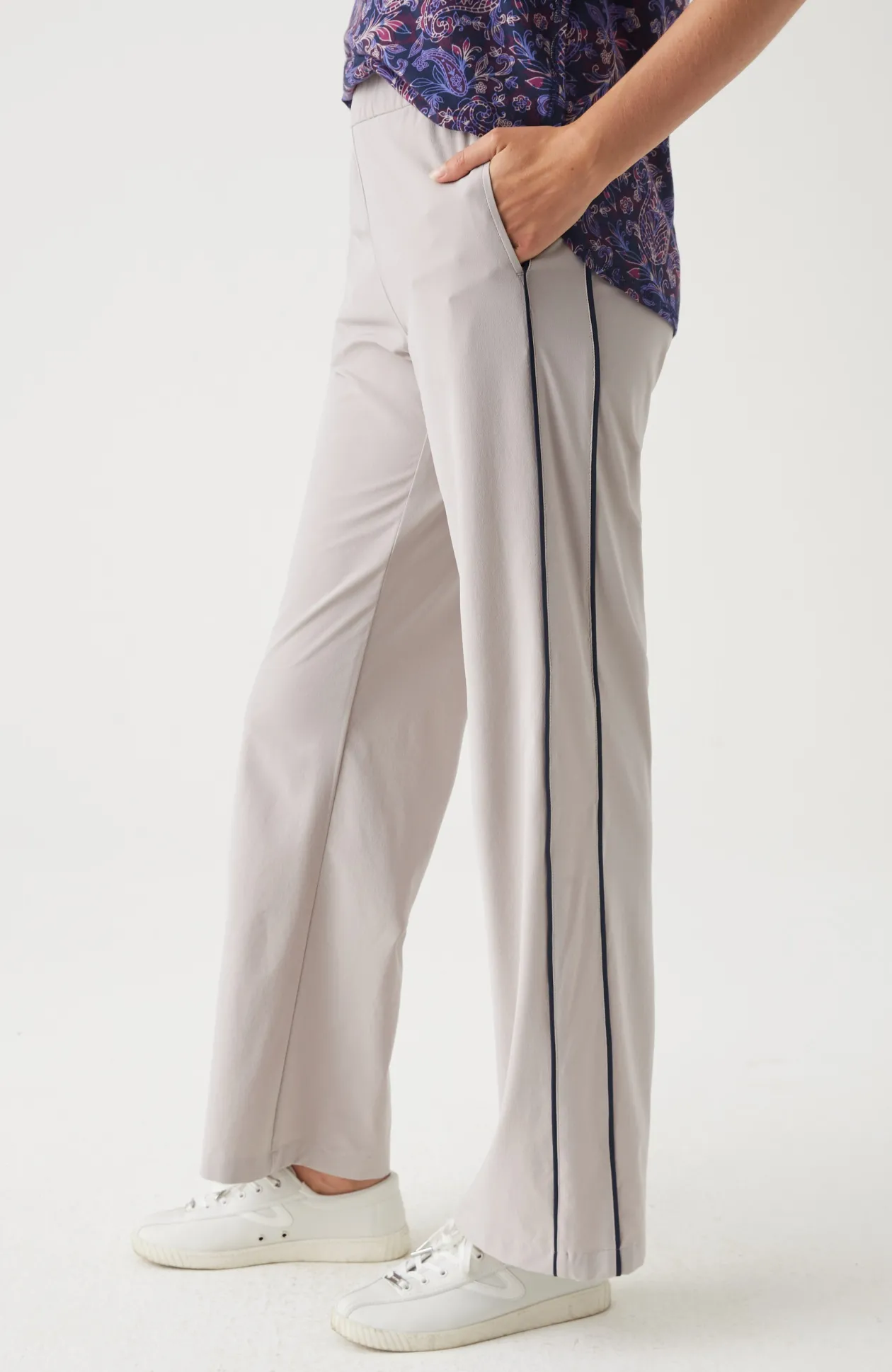 Fit On-The-Go Piped Wide-Leg Pants