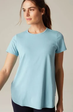 Fit Progress Shirttail Tee
