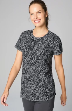 Fit Progress Shirttail Tee