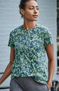 Fit Progress Shirttail Tee