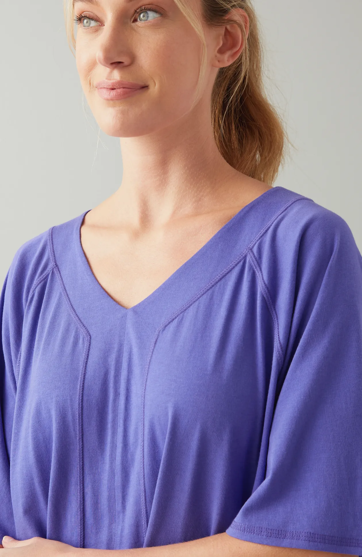 Fit Seamed V-Neck Tee