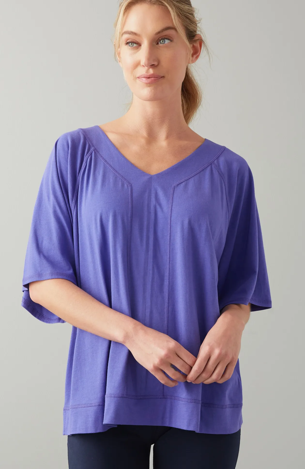 Fit Seamed V-Neck Tee
